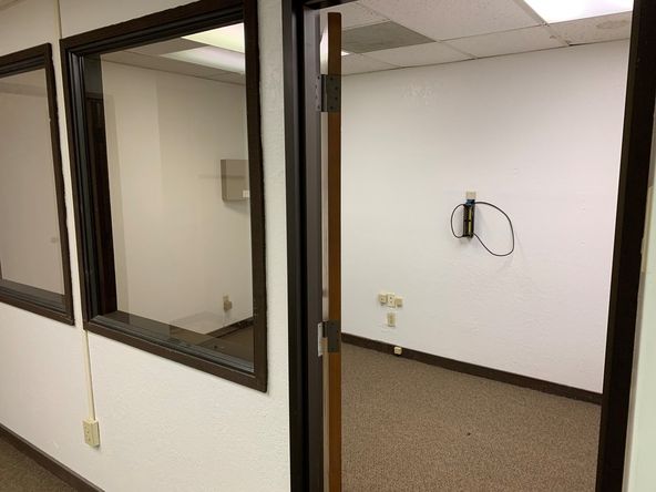 Full Service Gross General/Professional Suites | Fully Remodeled!: 2377 W Shaw Ave, Fresno, CA 93711